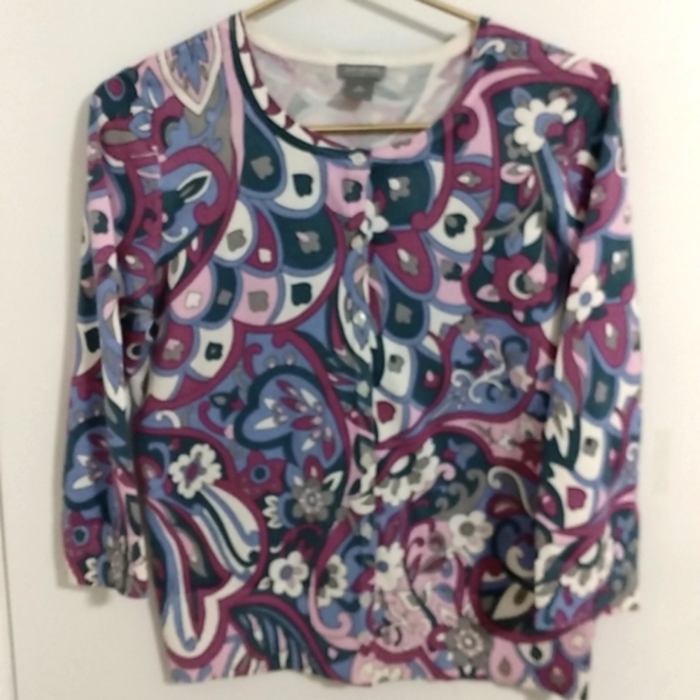 Ann Taylor Sweater. Medium. Excellent pre-owned condition.